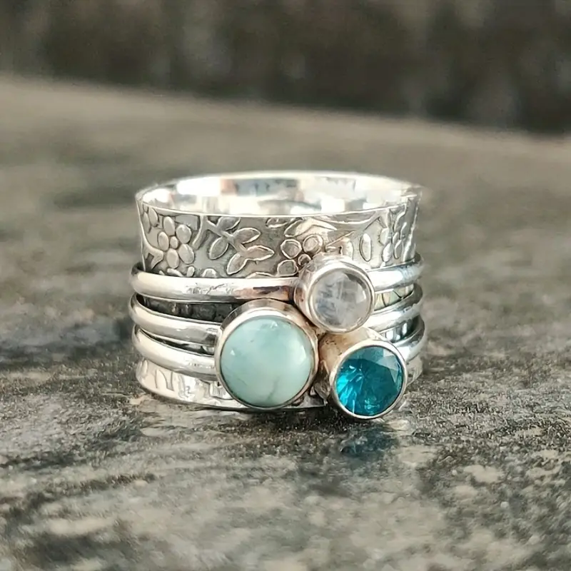 Vintage Ring mit Naturelementen und blauen Steinchen