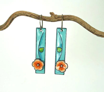 Florale Ohrringe mit Emaille