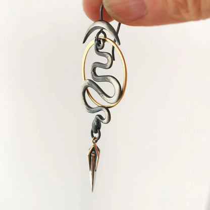 Unregelmäßige geometrische Spiralohrstecker Serpentin