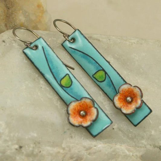 Florale Ohrringe mit Emaille