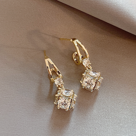 Elegante Ohrringe mit Zirkonia in Gold