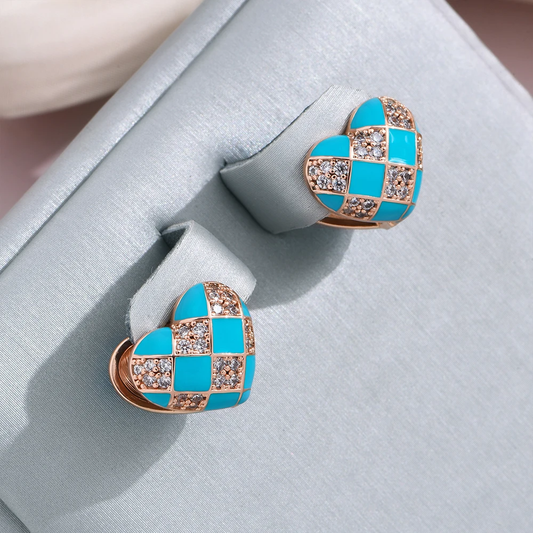 Elegante Herz-Ohrstecher mit Emaille-Akzenten