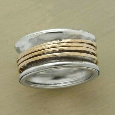 Ring mit goldenem Faden in Vintage-Silber
