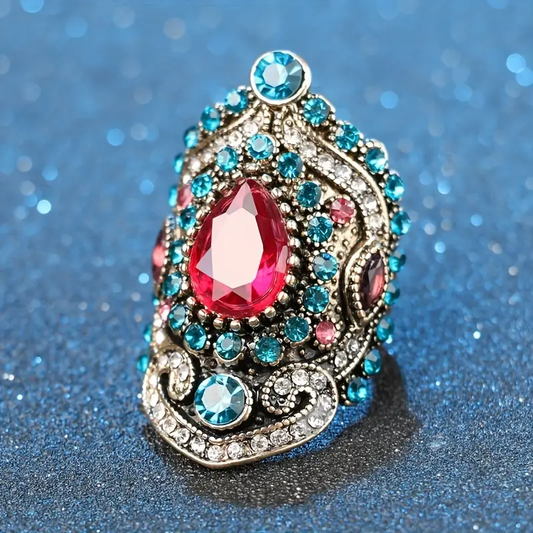 Asiatisch angehauchter Ring mit blauen und roten Kristallen